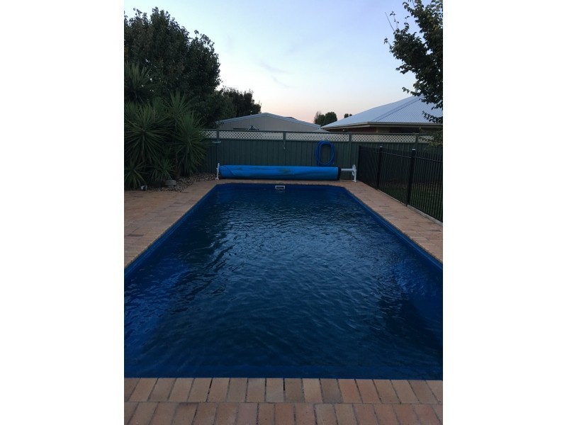 8 Merion Way, Dubbo NSW 2830