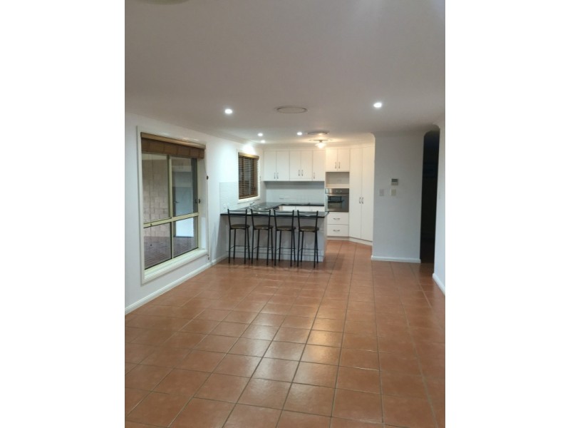 8 Merion Way, Dubbo NSW 2830