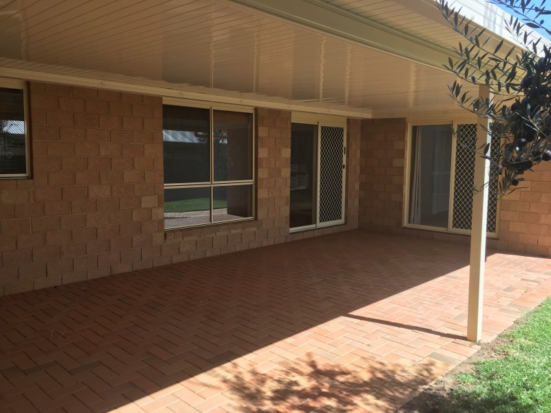 8 Merion Way, Dubbo NSW 2830