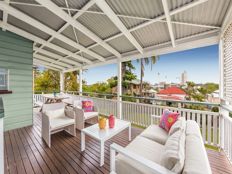 10 Rosslyn Street, East Brisbane QLD 4169