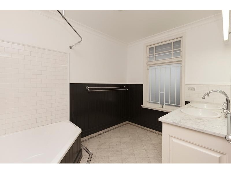 10 Hawthorne Road, Hawthorne QLD 4171