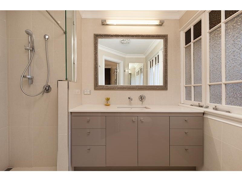 10 Hawthorne Road, Hawthorne QLD 4171
