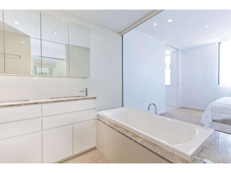 4301/2 Sunset Avenue, Paradise Point QLD 4216