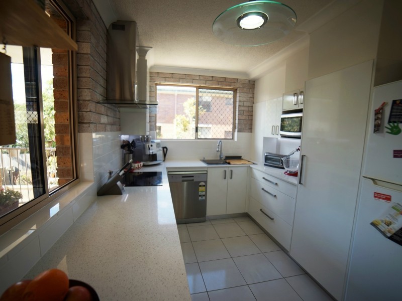 1/8 Auburn Terrace, Indooroopilly QLD 4068