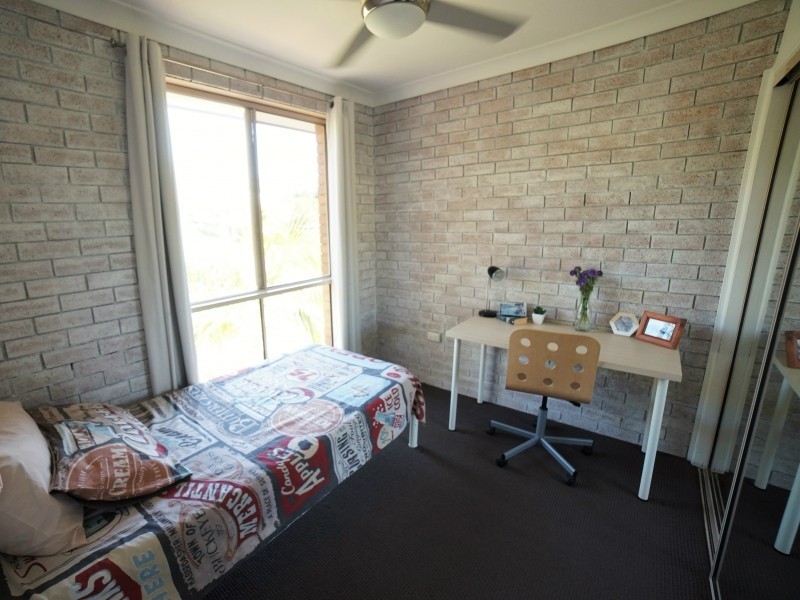 1/8 Auburn Terrace, Indooroopilly QLD 4068