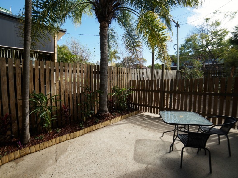 1/8 Auburn Terrace, Indooroopilly QLD 4068