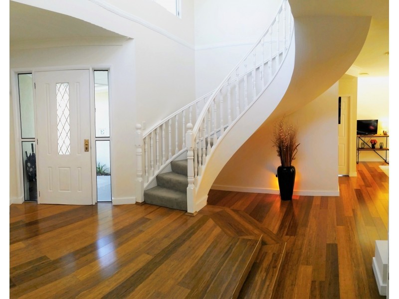 1 Delonix Court, Arundel QLD 4214