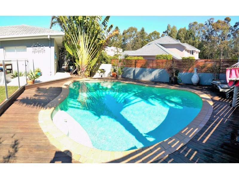 1 Delonix Court, Arundel QLD 4214