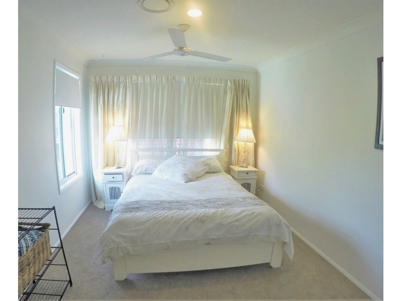 1 Delonix Court, Arundel QLD 4214