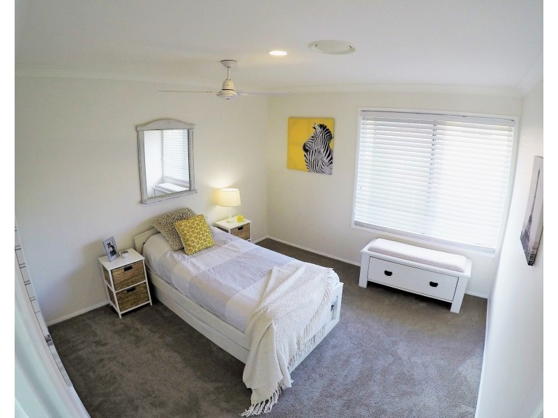 1 Delonix Court, Arundel QLD 4214