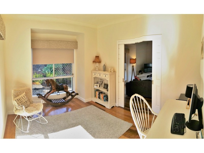 1 Delonix Court, Arundel QLD 4214