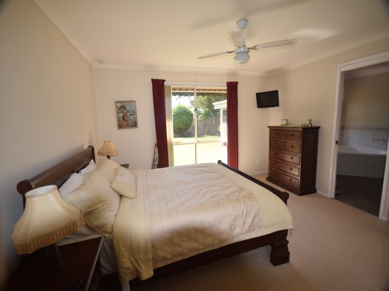 67 Bouganvillea Drive, Middle Ridge QLD 4350