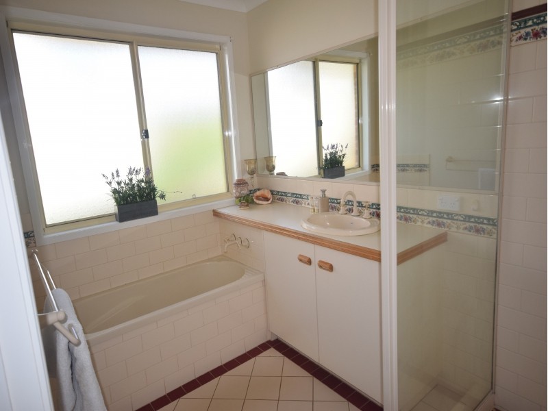 67 Bouganvillea Drive, Middle Ridge QLD 4350