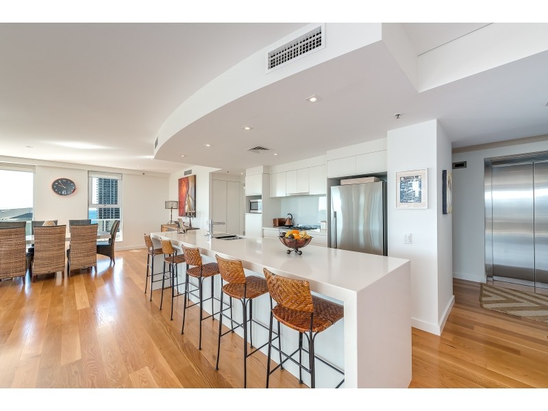 64/2898 Gold Coast Highway, Surfers Paradise QLD 4217