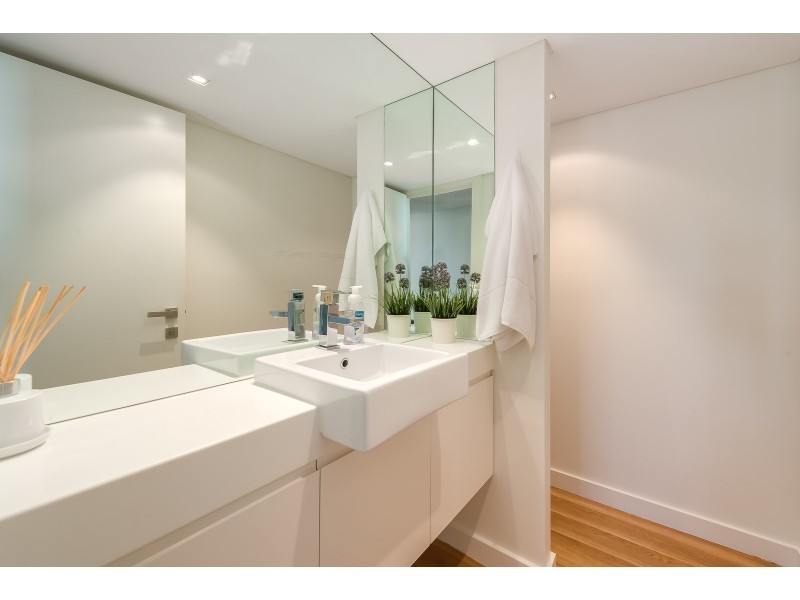 64/2898 Gold Coast Highway, Surfers Paradise QLD 4217