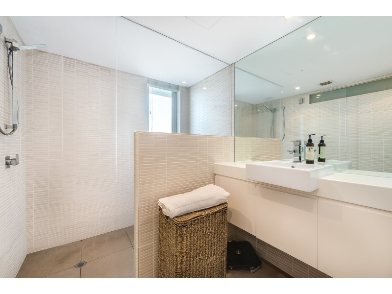 64/2898 Gold Coast Highway, Surfers Paradise QLD 4217