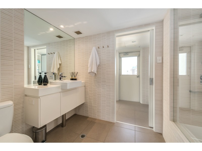 64/2898 Gold Coast Highway, Surfers Paradise QLD 4217