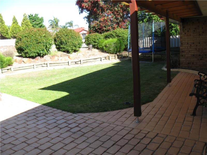 18 Hydrangea Place, Alexander Heights WA 6064