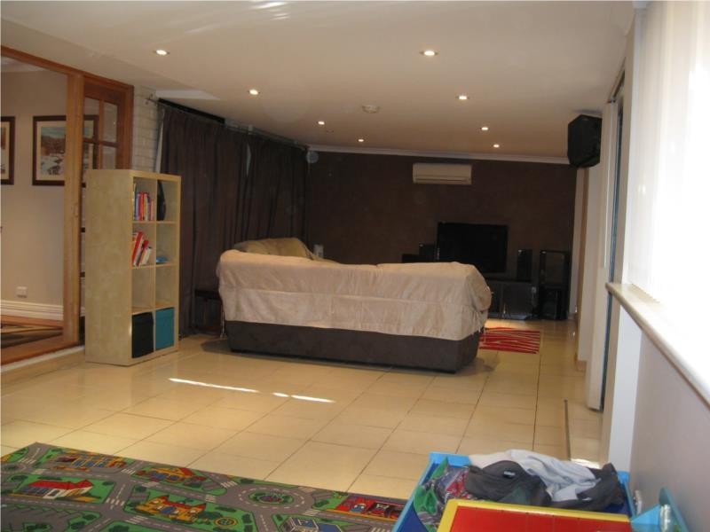 18 Hydrangea Place, Alexander Heights WA 6064