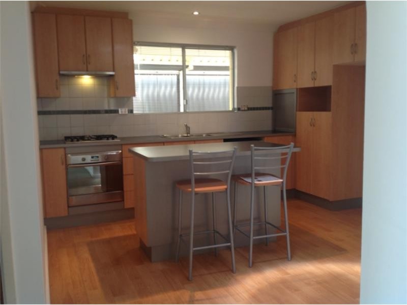 1/32 WESTBURY CRESCENT, Bicton WA 6157