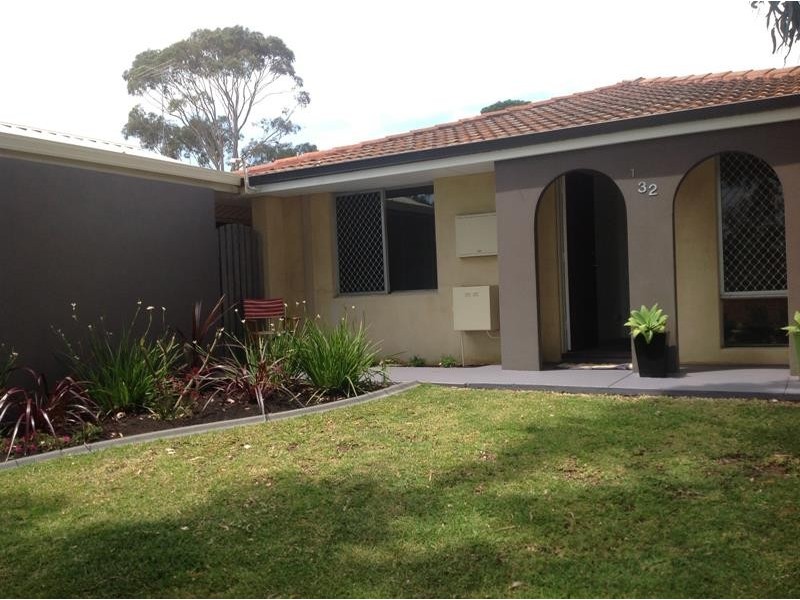 1/32 WESTBURY CRESCENT, Bicton WA 6157