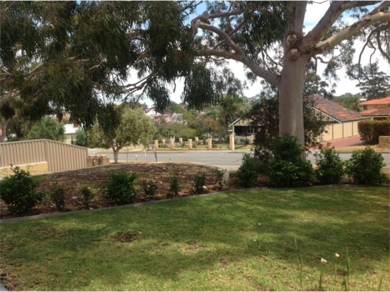 1/32 WESTBURY CRESCENT, Bicton WA 6157