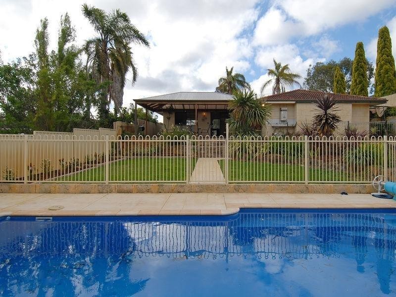 16 Yallambee Crescent, Wanneroo WA 6065