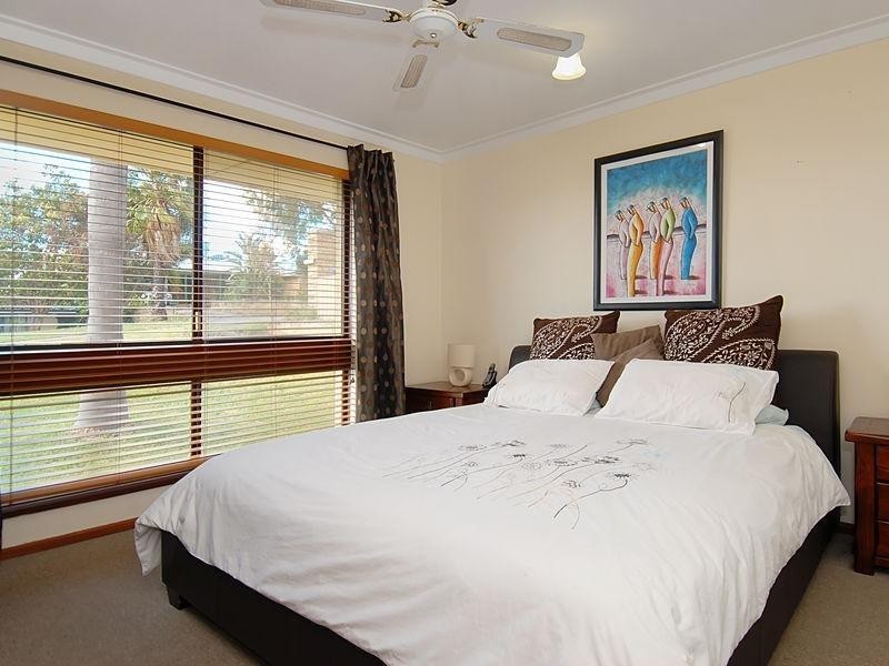 16 Yallambee Crescent, Wanneroo WA 6065