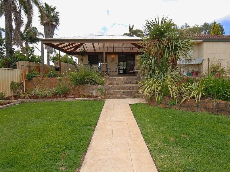 16 Yallambee Crescent, Wanneroo WA 6065