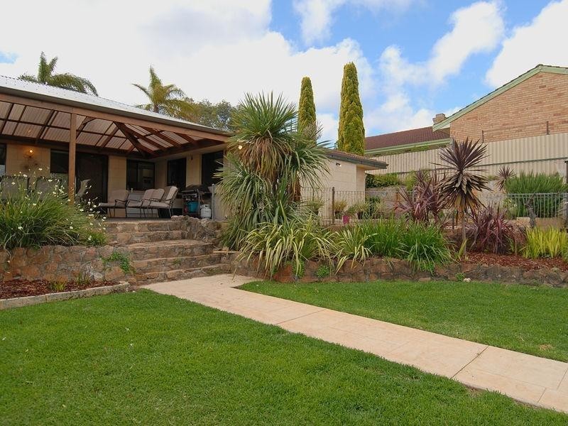 16 Yallambee Crescent, Wanneroo WA 6065