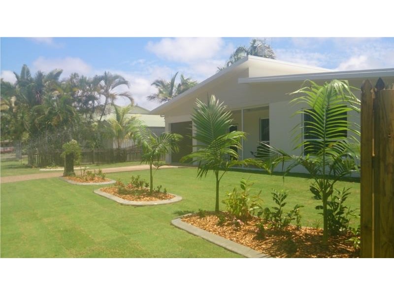 1 Alba Court, Bushland Beach QLD 4818