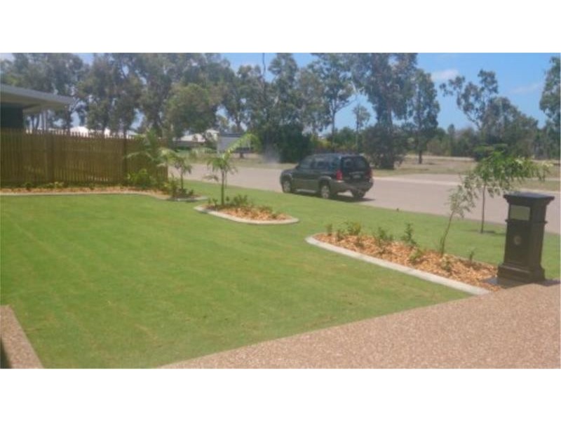 1 Alba Court, Bushland Beach QLD 4818