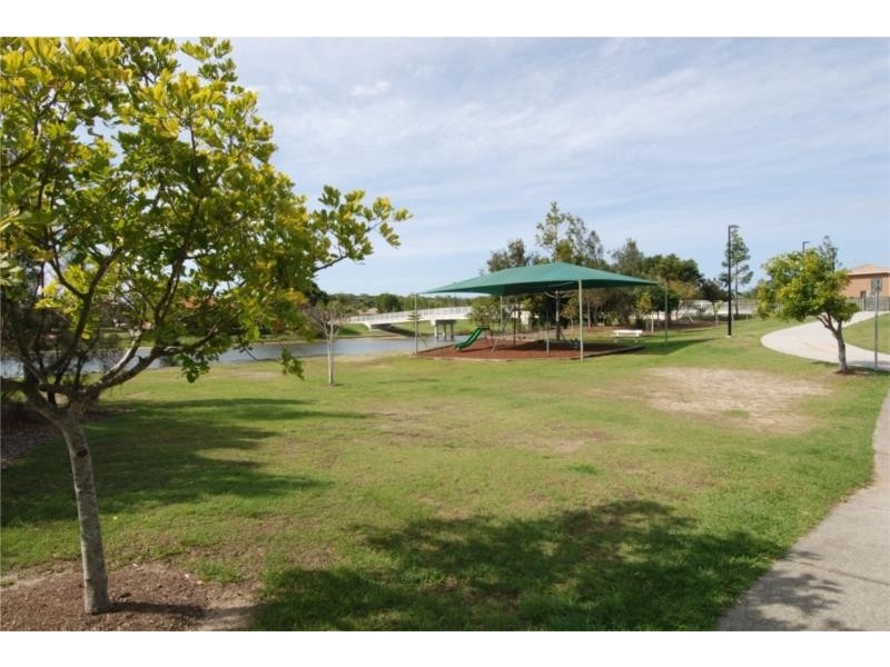 52 Dipper Drive, Burleigh Waters QLD 4220