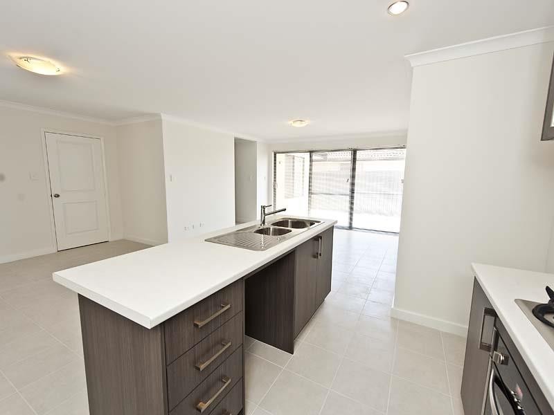 2/42 Wroxton Street, Midland WA 6056
