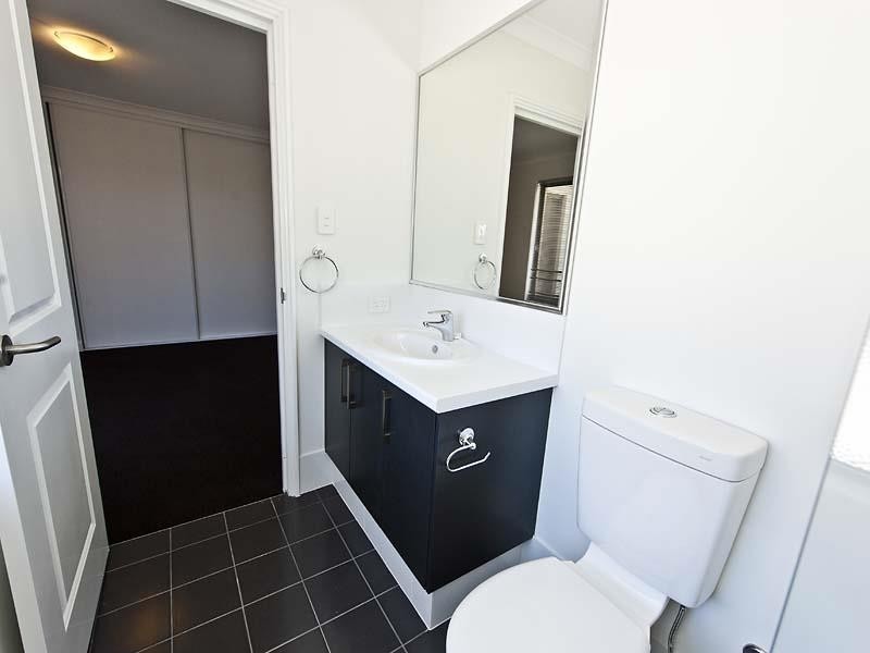 2/42 Wroxton Street, Midland WA 6056