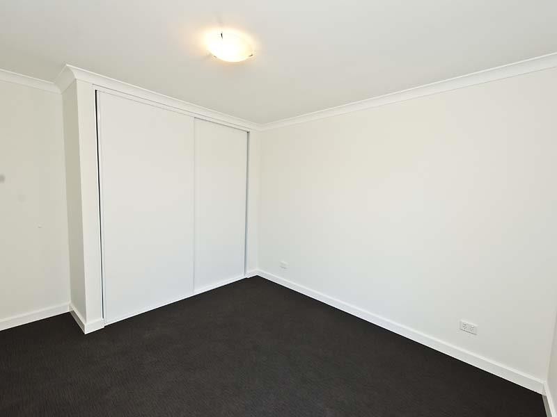 2/42 Wroxton Street, Midland WA 6056