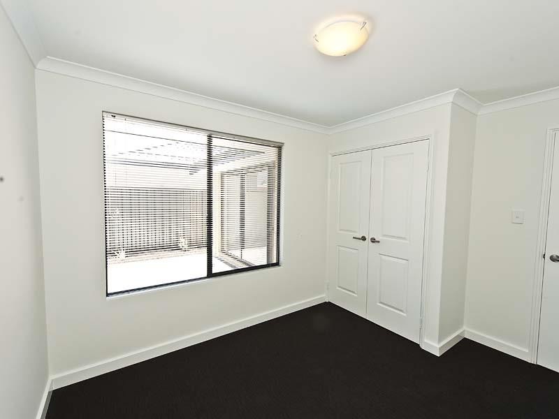 2/42 Wroxton Street, Midland WA 6056