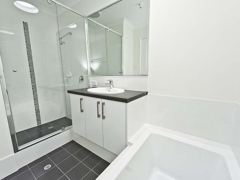 2/42 Wroxton Street, Midland WA 6056