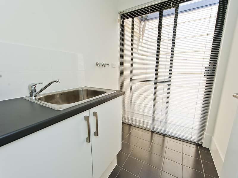 2/42 Wroxton Street, Midland WA 6056