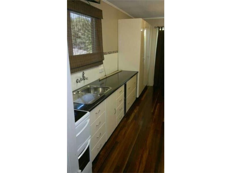 30 Leslie Dr, Moranbah QLD 4744