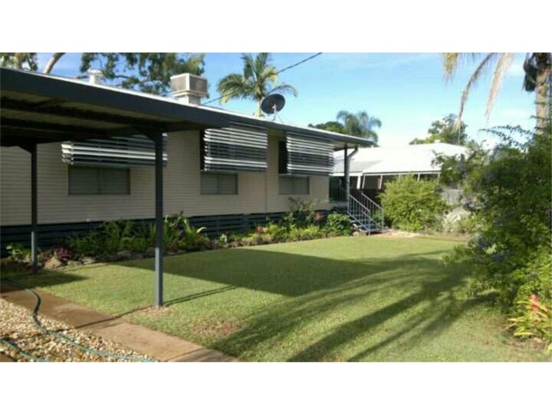 30 Leslie Dr, Moranbah QLD 4744