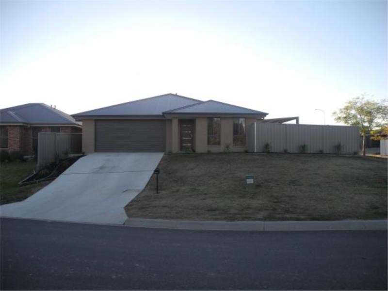 83 Oxford Drive, Thurgoona NSW 2640