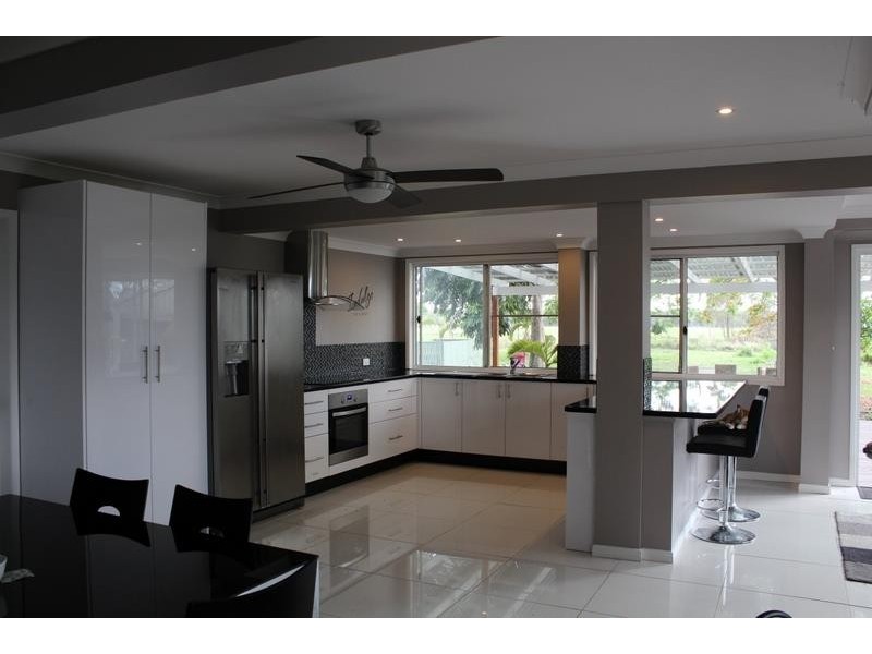 93 Lakeview Drive, Alloway QLD 4670