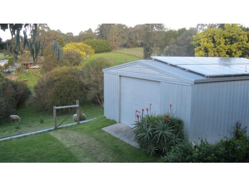 15 Yasmin Drive, Hernes Oak VIC 3825