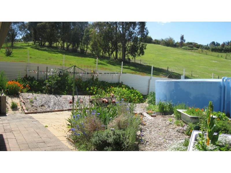 15 Yasmin Drive, Hernes Oak VIC 3825