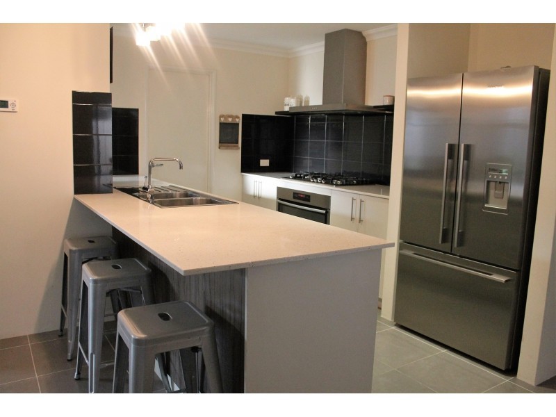 19 Riviera Turn, Piara Waters WA 6112