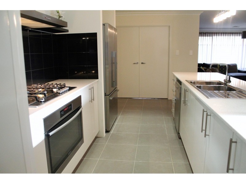 19 Riviera Turn, Piara Waters WA 6112