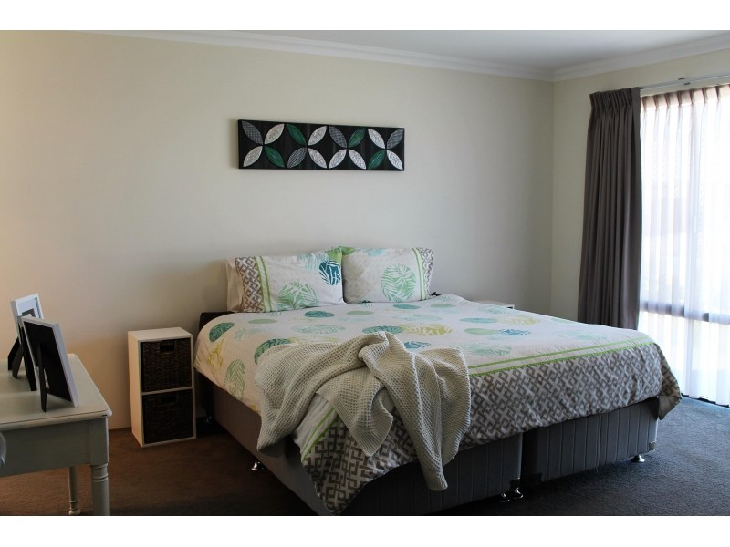 19 Riviera Turn, Piara Waters WA 6112