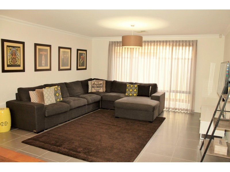 19 Riviera Turn, Piara Waters WA 6112