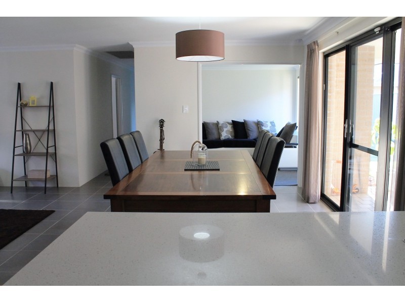 19 Riviera Turn, Piara Waters WA 6112